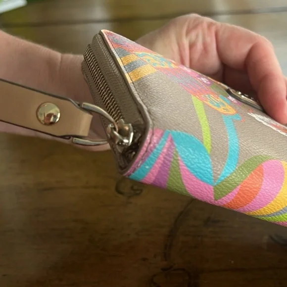 Trina Turk wallet - Picture 4 of 9